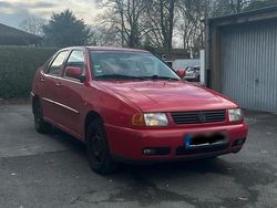 Rot Gebraucht 1998 VW Polo Limousine | 1.400 €