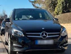 Schwarz Gebraucht 2016 Mercedes 200 Van / Kleinbus | 9.900 €