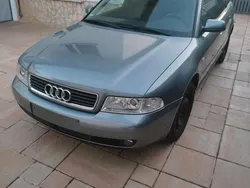 Grau Gebraucht 2000 Audi A4 Kombi | 700 € (Superpreis)