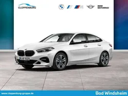 Weiß (mineralweiss) Gebraucht 2021 BMW 218 Sport Line Coupé | 37.990 €