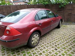 Rot Gebraucht 2003 Ford Mondeo Limousine | 1.800 €