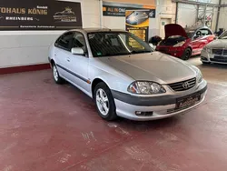 Silber Gebraucht 2001 Toyota Avensis Sol Limousine | 3.499 € (Etwas zu teuer)