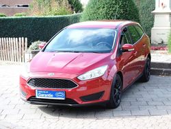 Red candy/candy red Gebraucht 2015 Ford Focus Trend Kombi | 5.900 € (Fairer Preis)