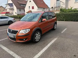 Rot Gebraucht 2007 VW Touran Cross Van / Kleinbus | 5.999 € (Teuer)