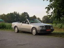 Brillantsilber Gebraucht 1993 Mercedes 300 Cabrio | 23.950 €