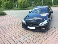 Schwarz metallic Gebraucht 2010 Mercedes E350 Style Coupé | 12.199 €