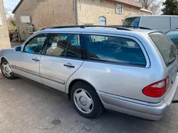 Silber Gebraucht 1997 Mercedes E240 Kombi | 1.950 €