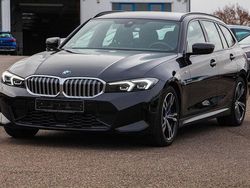 Black sapphire metallic Gebraucht 2024 BMW 330 M Sport Kombi | 36.890 € (Superpreis)