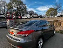 Grau Gebraucht 2015 Hyundai i40 Limousine | 12.300 €