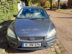 Grau Gebraucht 2004 Ford Focus Trend Limousine | 1.489 € (Fairer Preis)