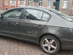 Braun Gebraucht 2005 VW Passat Trendline Limousine | 1.800 € (Guter Preis)