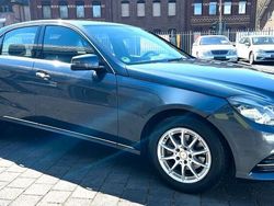 Grau Gebraucht 2013 Mercedes E200 Limousine | 15.490 € (Fairer Preis)