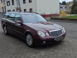 Rot Gebraucht 2008 Mercedes 220 Kombi | 2.790 €