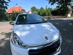Weiß Gebraucht 2015 Peugeot 208 Kleinwagen | 7.000 € (Fairer Preis)