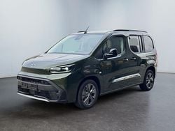 Khaki grün metallic Neu 2025 Toyota Proace Verso City Kombi | 36.300 € (Etwas zu teuer)
