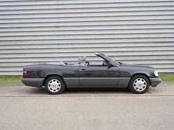 Schwarz Gebraucht 1995 Mercedes E220 Cabrio | 37.500 €