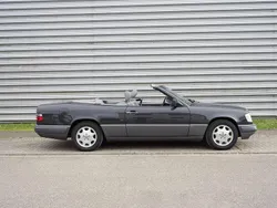 Schwarz Gebraucht 1995 Mercedes E220 Cabrio | 37.500 €