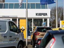 Grün Gebraucht 2023 Dacia Spring Essentiel Kleinwagen | 13.490 € (Fairer Preis)