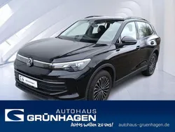 Deep black perleffekt/ Gebraucht 2024 VW Tiguan Life SUV | 39.480 € (Teuer)