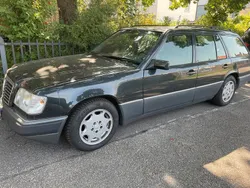 Schwarz Gebraucht 1993 Mercedes E220 Kombi | 2.650 €