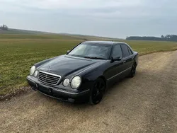 Grau Gebraucht 2000 Mercedes E270 Elegance Limousine | 2.300 € (Fairer Preis)