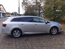 Silber Gebraucht 2016 Toyota Avensis Edition Kombi | 16.450 € (Fairer Preis)