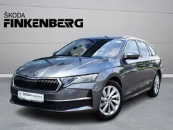 Grau Gebraucht 2024 Skoda Octavia Selection Kombi | 37.980 € (Fairer Preis)