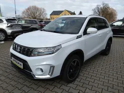 Pearl cool white (metallic) Gebraucht 2021 Suzuki Vitara Comfort SUV | 19.498 € (Fairer Preis)