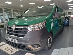 Schaumgrün Gebraucht 2023 Renault Trafic Komfort Van | 35.900 € (Fairer Preis)