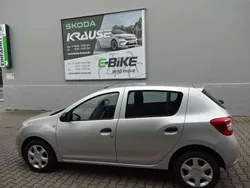 Silbermetallic Gebraucht 2016 Dacia Sandero Kleinwagen | 7.950 € (Teuer)