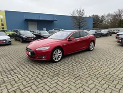 Rot Gebraucht 2015 Tesla Model S Performance Limousine | 31.990 € (Fairer Preis)