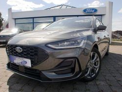 Grau Gebraucht 2025 Ford Focus ST-Line Limousine | 28.990 € (Teuer)