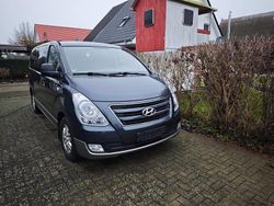 Blau Gebraucht 2017 Hyundai H-1 Van / Kleinbus | 15.000 € (Fairer Preis)