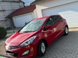 Rot Gebraucht 2014 Hyundai i30 Edition Kombi | 8.500 € (Fairer Preis)