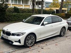 Weiß Gebraucht 2021 BMW 330e M Sport Limousine | 27.200 € (Superpreis)