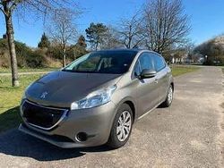 Grau Gebraucht 2013 Peugeot 208 Active Kleinwagen | 5.400 € (Fairer Preis)