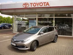 Platinum bronze metallic Gebraucht 2017 Toyota Auris Hybrid Basis Limousine | 12.220 € (Guter Preis)