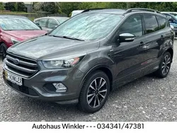 Grau Gebraucht 2016 Ford Kuga ST-Line SUV | 16.790 € (Teuer)