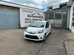 Weiß Gebraucht 2014 Toyota Aygo Kleinwagen | 2.500 € (Guter Preis)