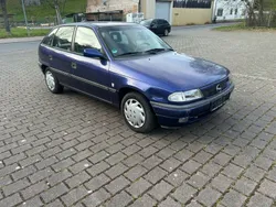 Blau Gebraucht 1995 Opel Astra Limousine | 2.999 €