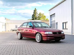 Rot Gebraucht 1997 Opel Astra Limousine | 2.500 € (Teuer)
