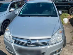 Silber Gebraucht 2010 Opel Astra Kombi | 990 € (Superpreis)