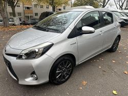 Silber Gebraucht 2012 Toyota Yaris Hybrid Life Limousine | 8.990 € (Etwas zu teuer)