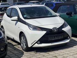 Weiß Gebraucht 2017 Toyota Aygo X-play Kleinwagen | 7.700 € (Guter Preis)