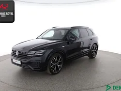 Schwarz (metallic) Gebraucht 2021 VW Touareg R-line SUV | 54.880 € (Etwas zu teuer)