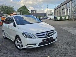 Weiß Gebraucht 2012 Mercedes B180 Van / Kleinbus | 9.900 € (Guter Preis)