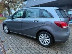 Grau Gebraucht 2015 Mercedes B180 Van / Kleinbus | 9.300 €