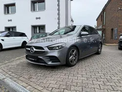 Grau Gebraucht 2020 Mercedes B180 AMG Van / Kleinbus | 24.900 €