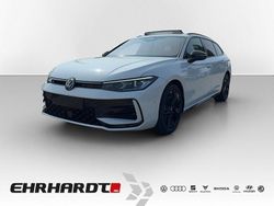 Oryxweiß perlmutteffekt Gebraucht 2024 VW Passat R-line Limousine | 45.480 € (Fairer Preis)