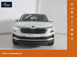 Weiss Gebraucht 2024 Skoda Karoq Ambition SUV | 30.980 € (Guter Preis)